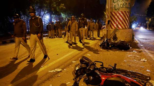 किसी की नागरिकता नहीं छीनी जा रही- शाह