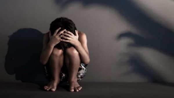 चार युवक बच्चे को अगवा कर खेत में बने कमरे में ले गए