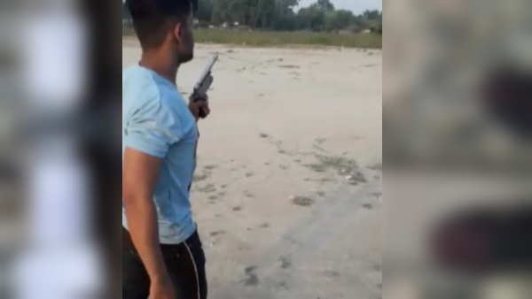 दिल्ली में जाकर बनाया वीडियो