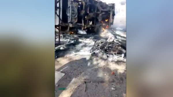 पुलिस और जुलूस में शामिल लोगों को बनाया गया निशाना