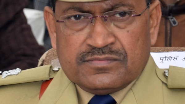 दोनों दारोगा को दिया गया रिटारयमेंट