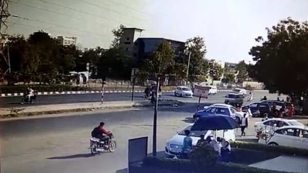 ड्राइवर हो गया फरार