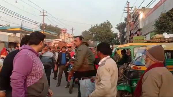 घटना के बाद व्यापारियों का गुस्सा भड़का घटना के बाद व्यापारियों का गुस्सा भड़का