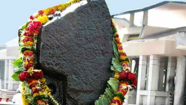 ...काले तिल डालकर शिवजी का अभिषेक करें