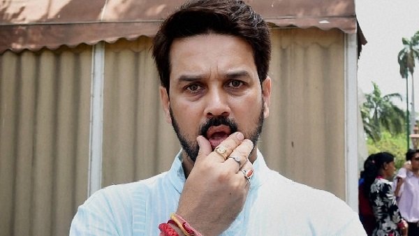 अनुराग ठाकुर ने भी दिया विवादित बयान 