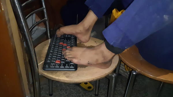 Abu of Etawah works with his legs inspirational story Abu of Etawah works with his legs inspirational story