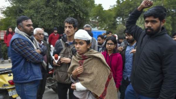 एबीवीपी और वामपंथी छात्रों के बीच लड़ाई 