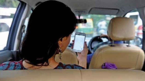 नशे में थी महिला, कैब से जा रही थी घर