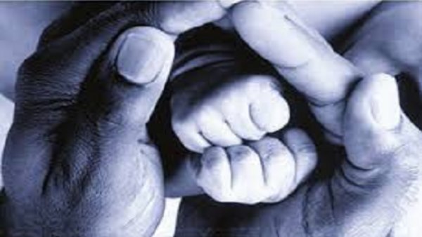 Mother absconded by throwing innocent born 5 hours ago in trash