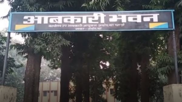 महिला ने कहा- नौकरी देने का आश्वासन दिया था 