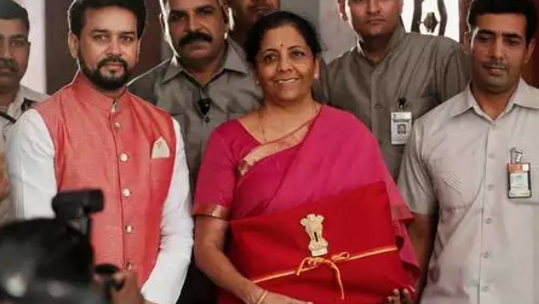 पहले बजट में तोड़ी परंपरा