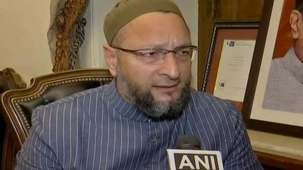 राष्ट्रद्रोही जैसा बर्ताव कर रहे हैं ओवैसी