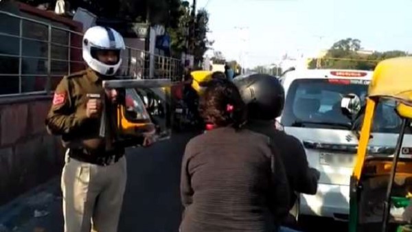 'हेलमेट न पहनने का कोई आदेश जारी नहीं किया'