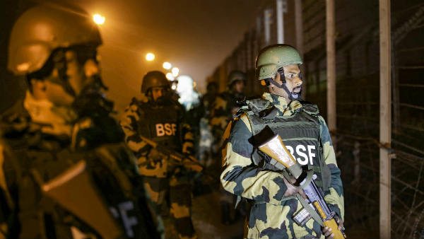 60 अफगान लड़ाकों समेत 300 आतंकी घुसपैठ के इंतजार में