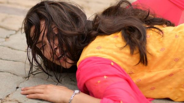 लोगों का आरोप, फिल्म में बदला गया हमलावर का धर्म