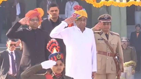सीएम कमलनाथ ने किया ध्वजारोहण सीएम कमलनाथ ने किया ध्वजारोहण