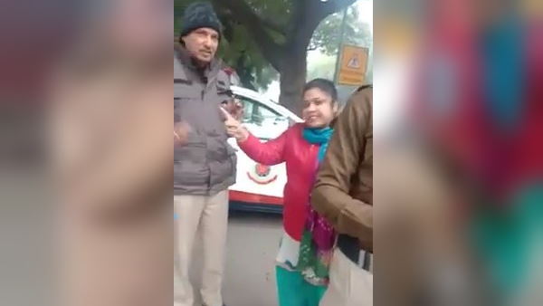 वीडियो में क्या दिख रहा? वीडियो में क्या दिख रहा?