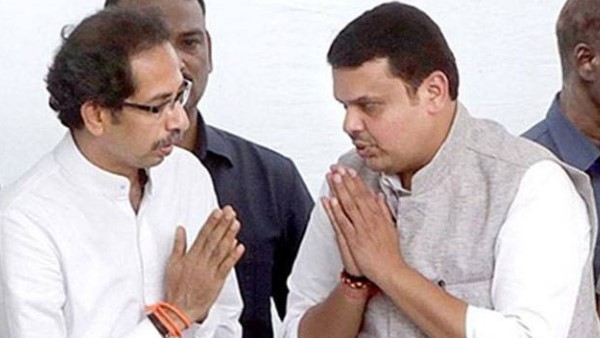 उद्धव ठाकरे ने पूर्व मुख्यमंत्री देवेंद्र फड़णवीस की जमकर तारीफ उद्धव ठाकरे ने पूर्व मुख्यमंत्री देवेंद्र फड़णवीस की जमकर तारीफ