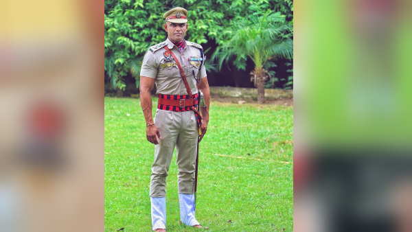 फरार हैं डीएसपी अतुल सैनी फरार हैं डीएसपी अतुल सैनी