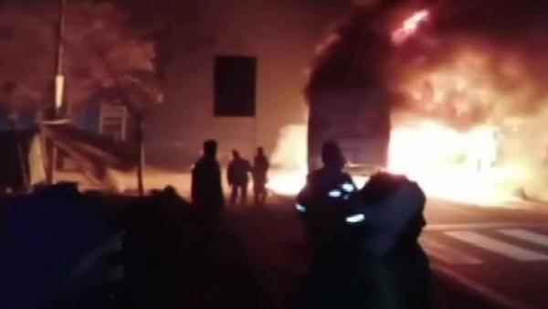 कई सवारियों के मरने की आशंका