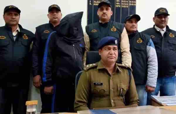 पकड़ने के लिए बनाई गई थी दो टीमें पकड़ने के लिए बनाई गई थी दो टीमें