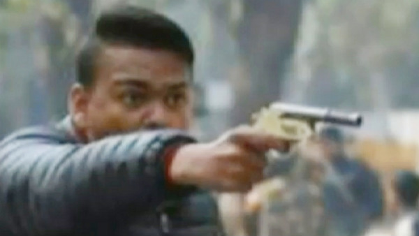 Jamia: One injured in firing, pistol wielding person in custody Jamia: One injured in firing, pistol wielding person in custody