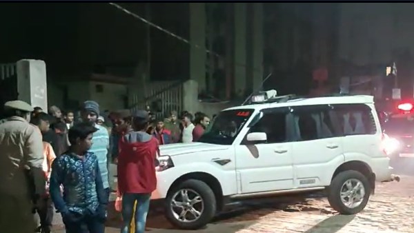 फ्लैट में जली हुई अवस्था में मिले शव 