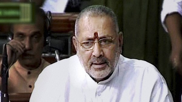 सवाल सुन इंटरव्यू छोड़कर चले गए गिरिराज सिंह