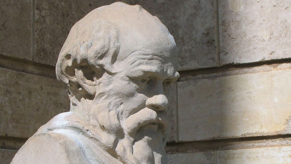 ...जीभ तो दांतों से पहले आई थी... 