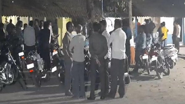 थाने में बोली हमने गलती की, पति बोला अब साथ नहीं रह सकता थाने में बोली हमने गलती की, पति बोला अब साथ नहीं रह सकता