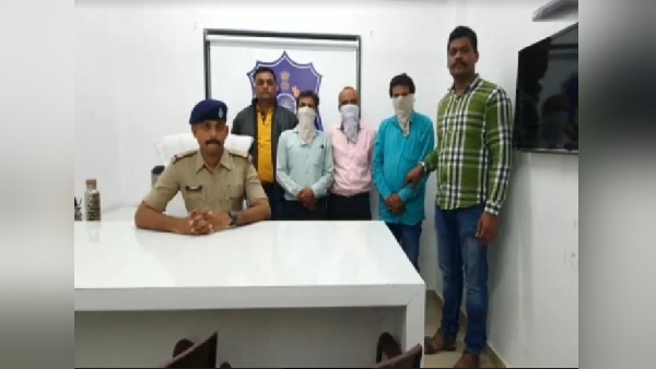 वेजलपुर थाने में हाजिर हुई थी वह