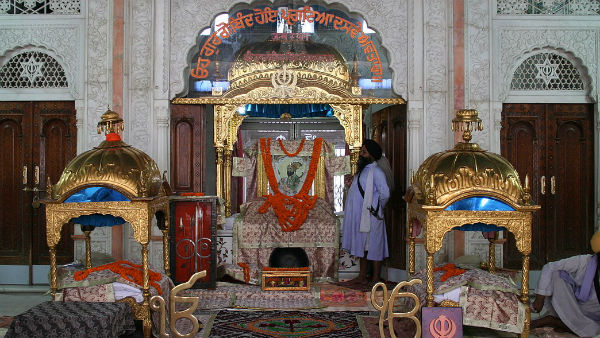 गुरु गोविंद सिंह ने सिखों की पवित्र ग्रन्थ गुरु ग्रंथ साहिब को पूरा किया था...