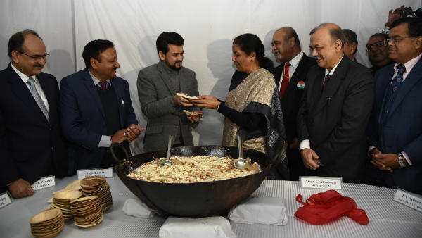 'हलवा सेरेमनी' के बाद मंत्रालय से निकलने की मनाही 'हलवा सेरेमनी' के बाद मंत्रालय से निकलने की मनाही