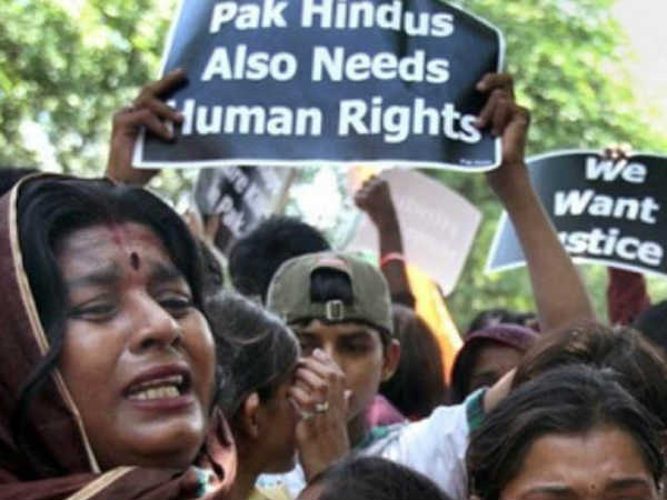 इस्लामिक देशों में मुस्लिम बहुसंख्यक, वो कैसे प्रताड़ित हो सकते हैं