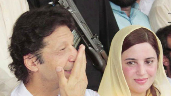 खूबसूरत नेताओं में होती है गुल की गिनती खूबसूरत नेताओं में होती है गुल की गिनती