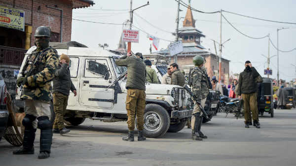 घाटी में हालात सामान्य की ओर घाटी में हालात सामान्य की ओर