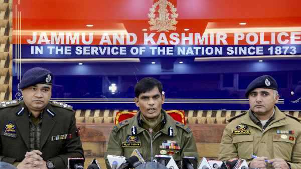 दिल्ली से एनआईए की टीम कश्मीर रवाना हुईं