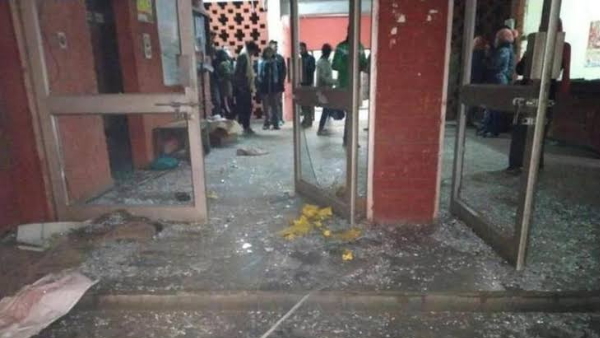 शाम 4 बजे हुआ था पहला हमला