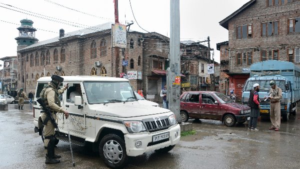 जम्मू-कश्मीर में लगाए प्रतिबंधों को लेकर हाल ही में सुप्रीम कोर्ट में सुनवाई हुई थी