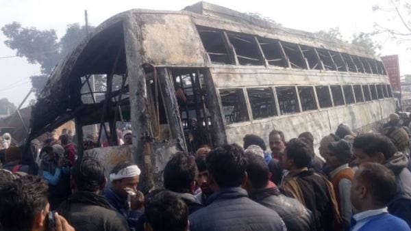 यात्रियों को निकलने का मौका तक नहीं मिला