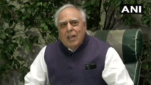 हादिया केस के लिए प्रोफेशनल फीस ली : सिब्बल 