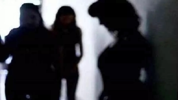 बॉलीवुड कास्टिंग डायरेक्टर सेक्स रैकेट में गिरफ्तार