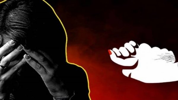 टूर एंड ट्रेवल एजेंसी की आड़ में होता था धंधा