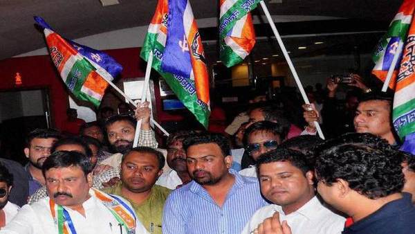 यूपी -बिहार प्रवासियों के खिलाफ मनसे का जब उल्टा पड़ा दांव 