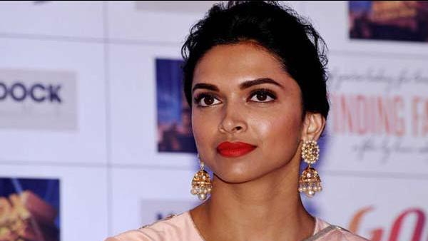 इतिहास फिर से लिखने में मदद कर रहा बॉलीवुड इतिहास फिर से लिखने में मदद कर रहा बॉलीवुड