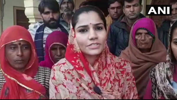 शिक्षा और महिलाओं के लिए काम करना 