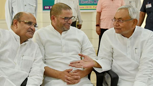 जदयू ने भाजपा के लिए पीके और पवन को किया शंट