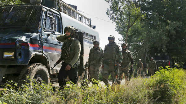 माता-पिता को बेटे का इंतजार 