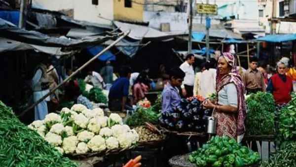 बारिश व सूखे की वजह से फसलें बर्बाद बारिश व सूखे की वजह से फसलें बर्बाद