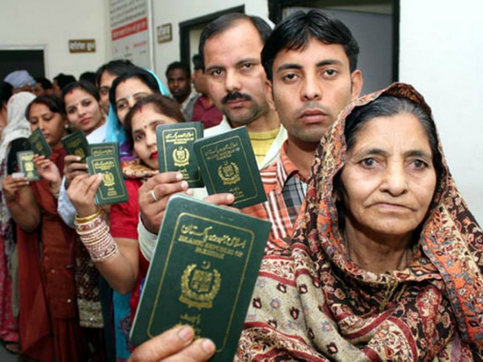 भारत में मुस्लिम आबादी में दोगुना वृद्धि, पाक में हिंदू 22% से 2% हुए